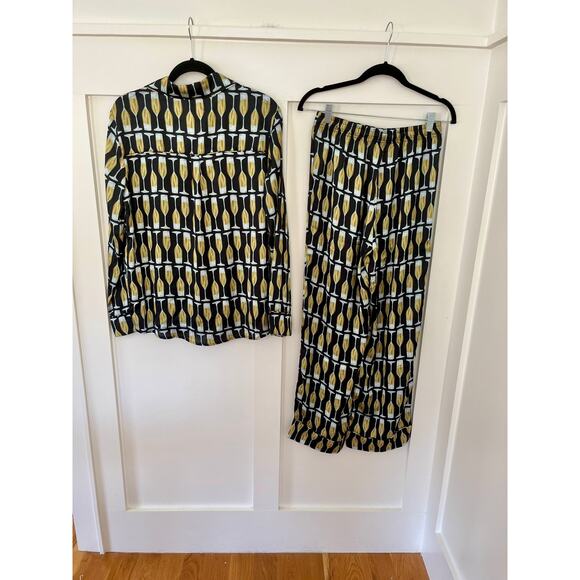 NEW NWT Show Me Your Mumu Classic PJ Set Champagne Silky Size XS - Picture 3 of 6